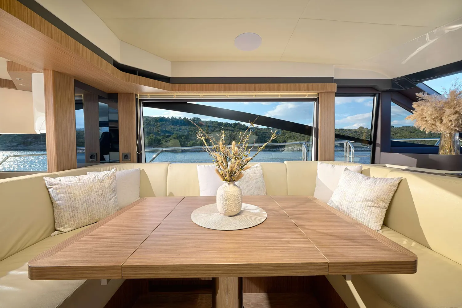 yacht-550817