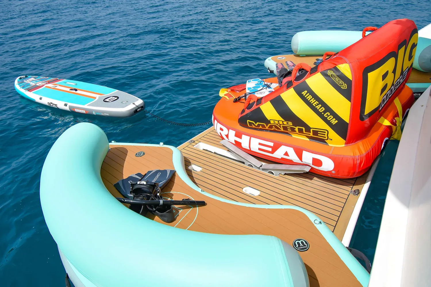 yacht-596995