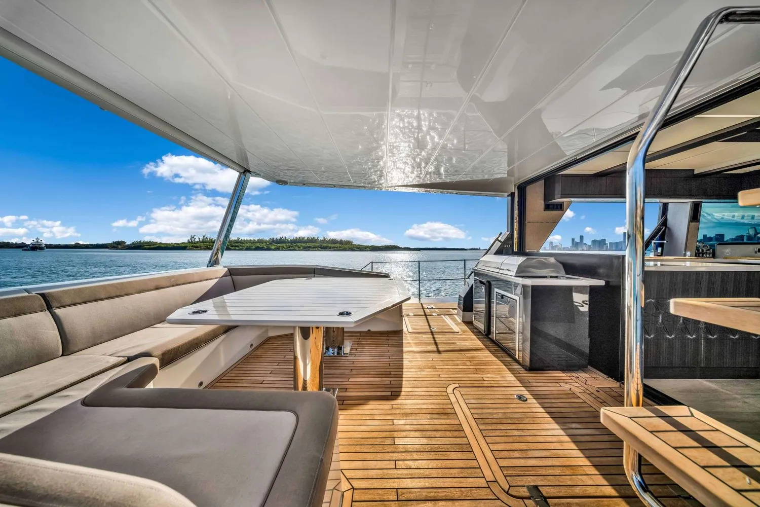 yacht-586227