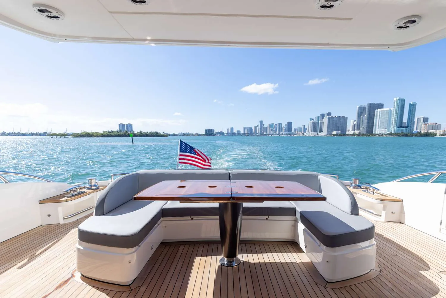yacht-560801