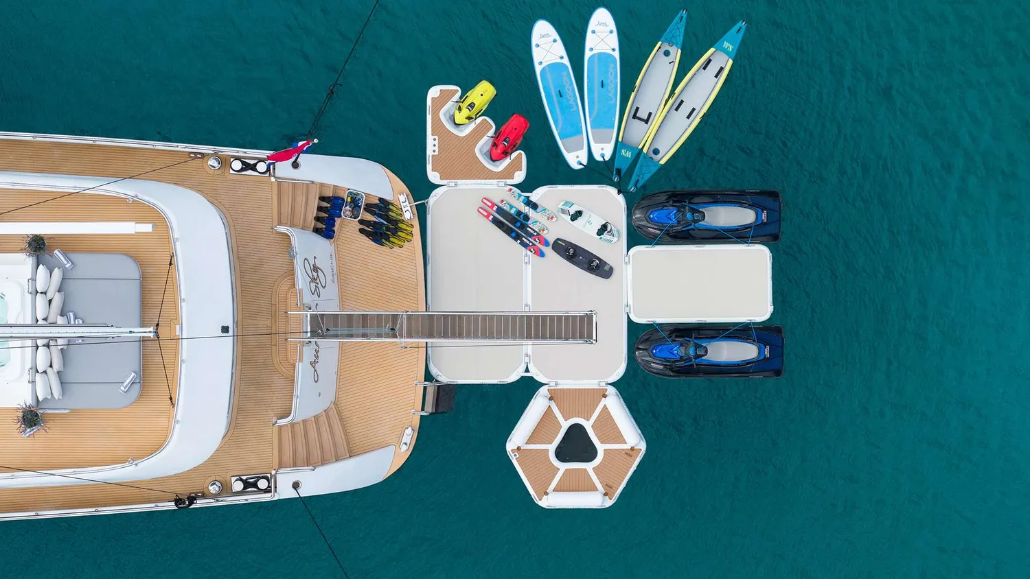 yacht-584374