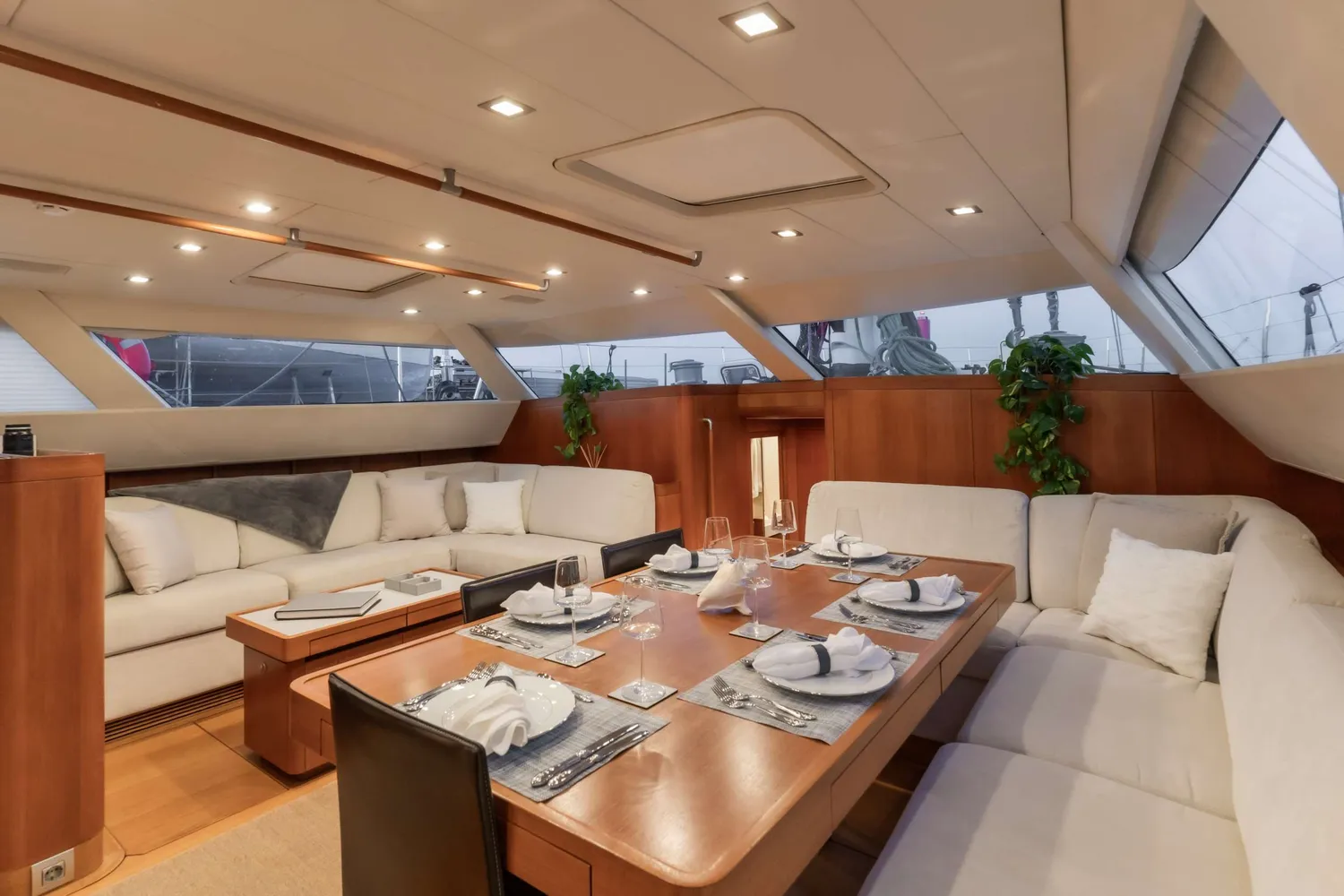 yacht-588926