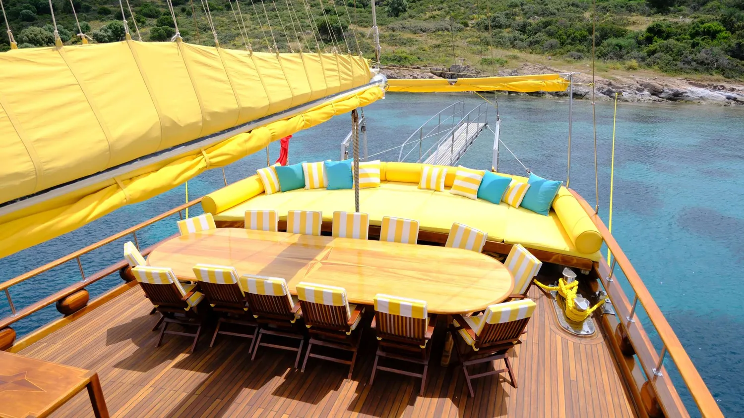 yacht-585610