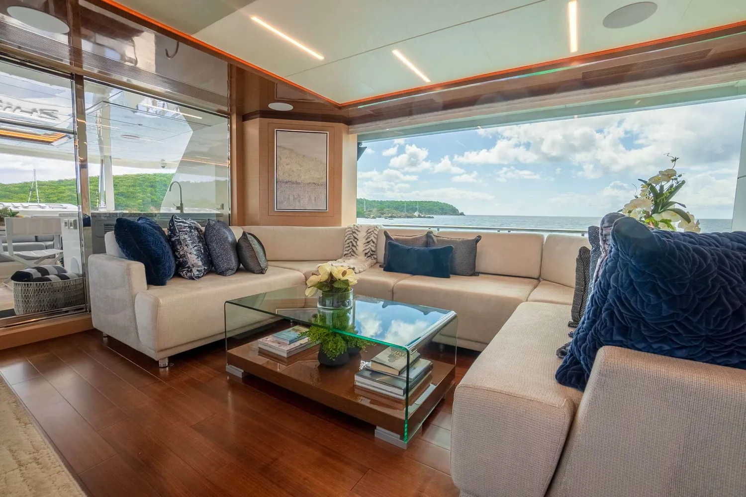 yacht-560129