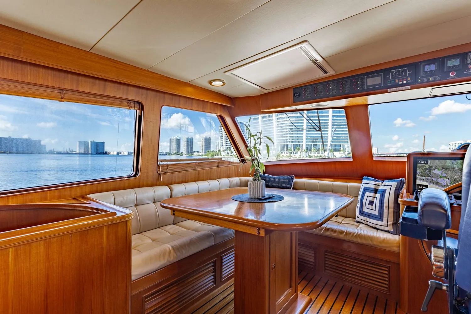 yacht-572918