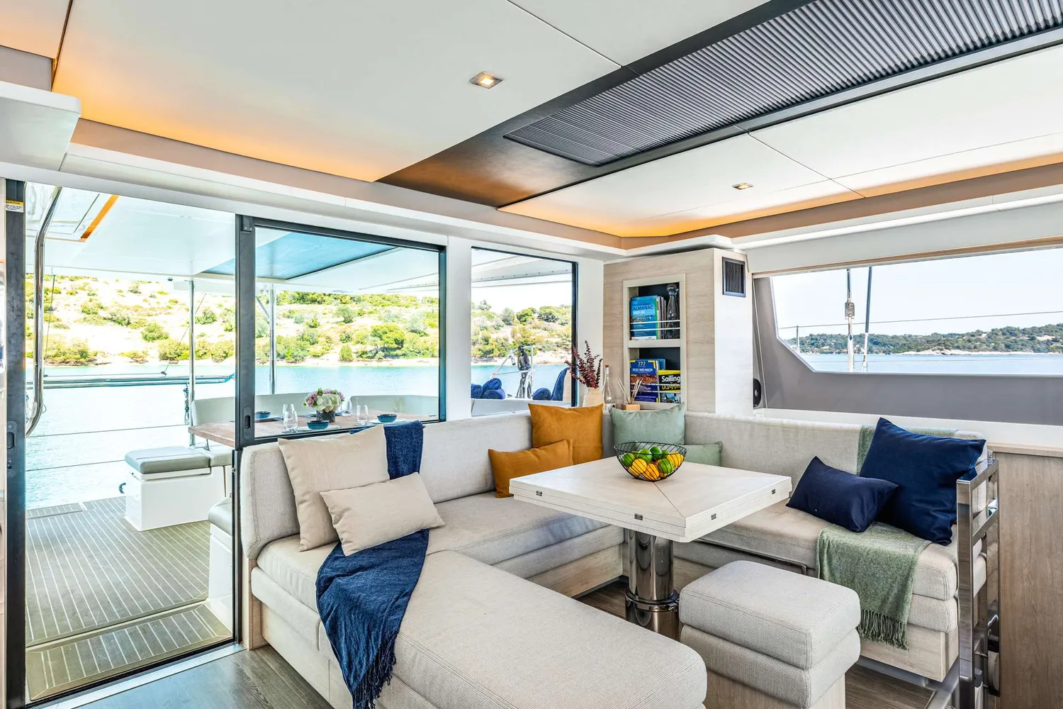 yacht-576893