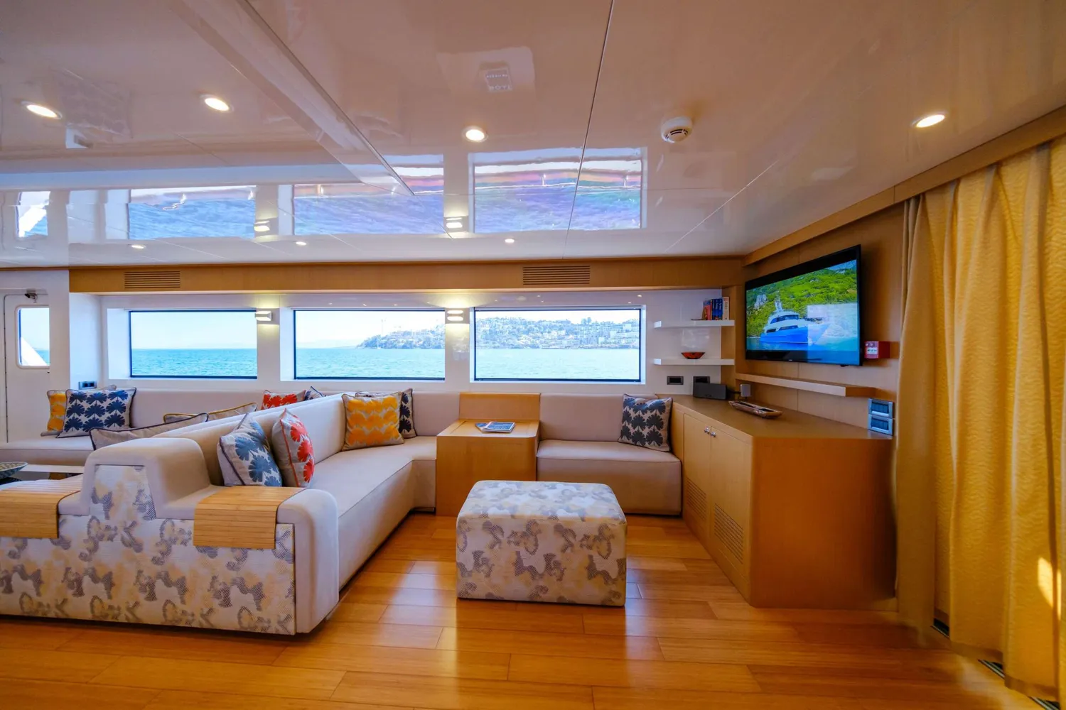 yacht-588553