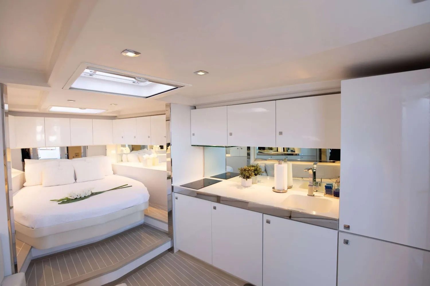 yacht-595805