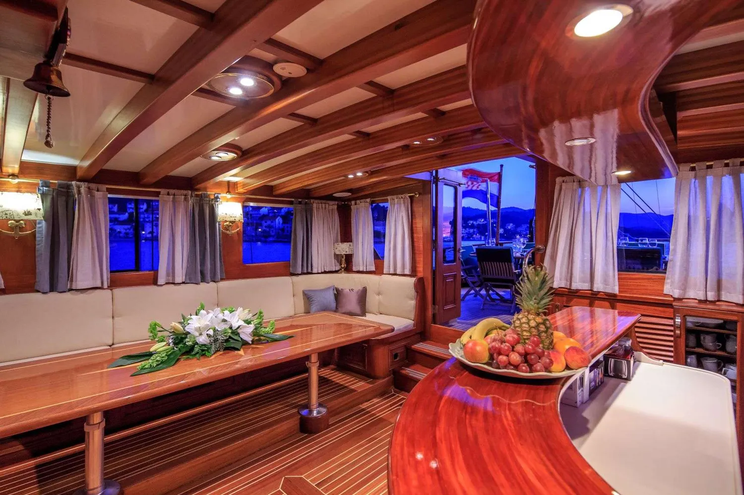 yacht-576797