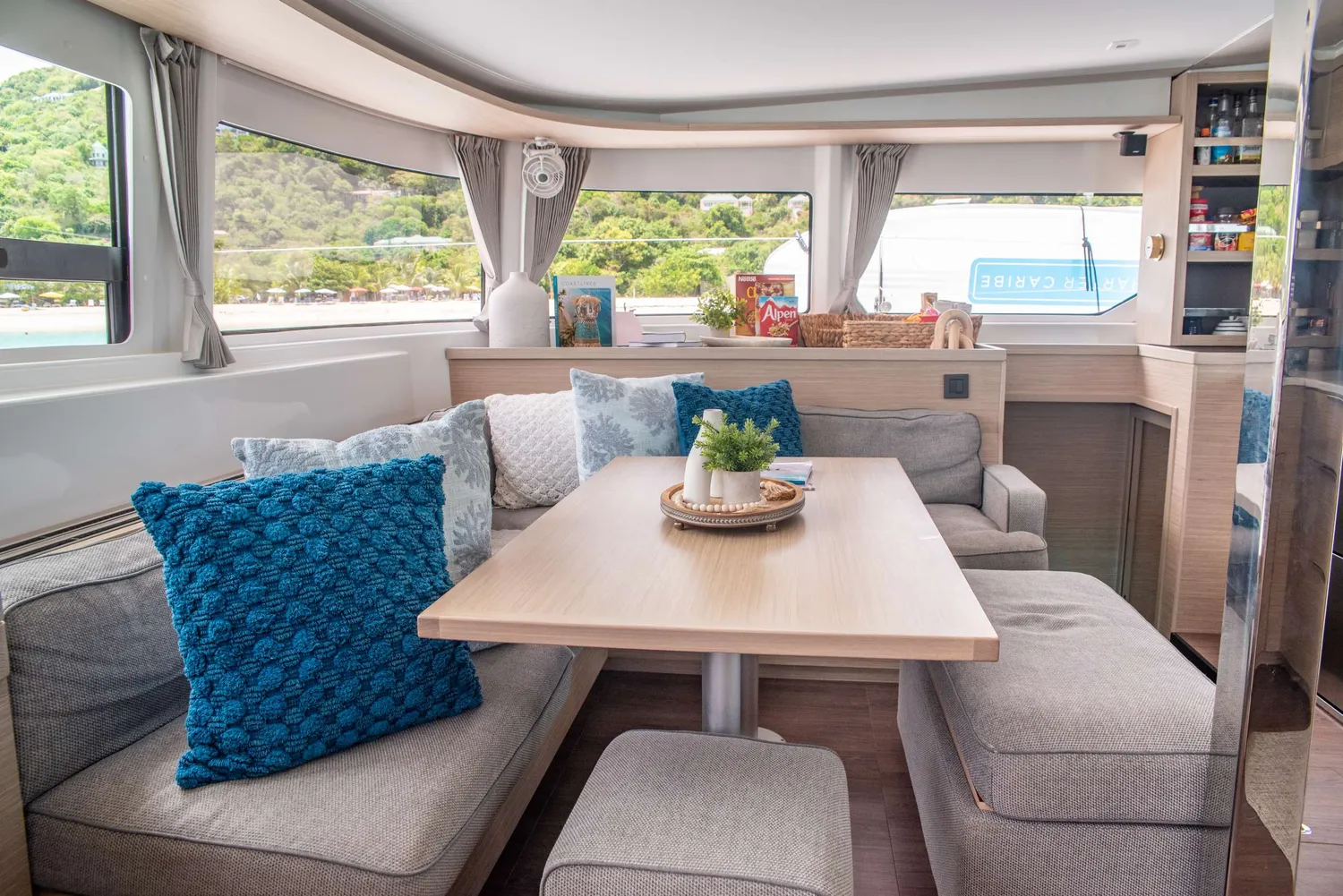 yacht-587715