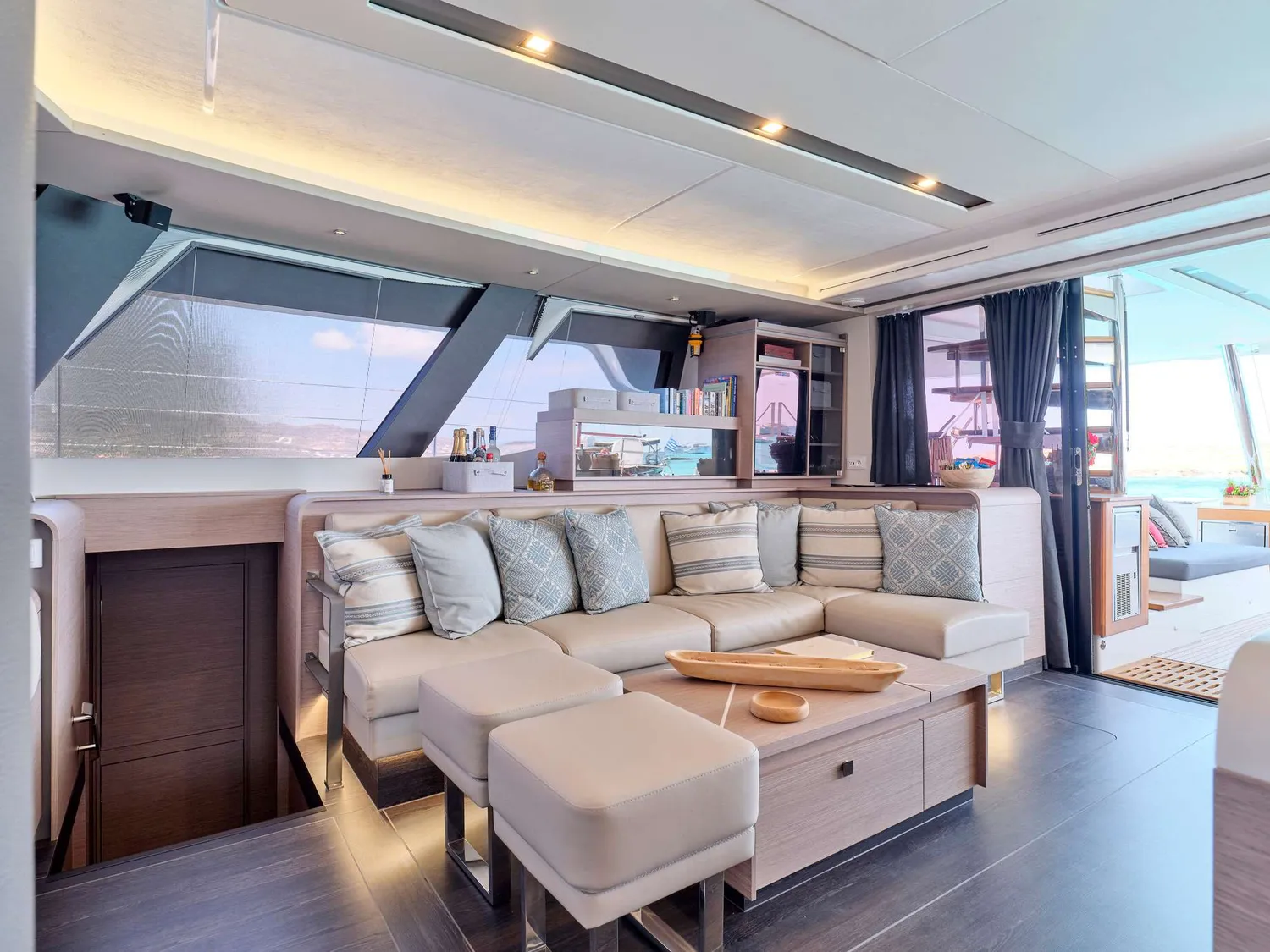yacht-596216