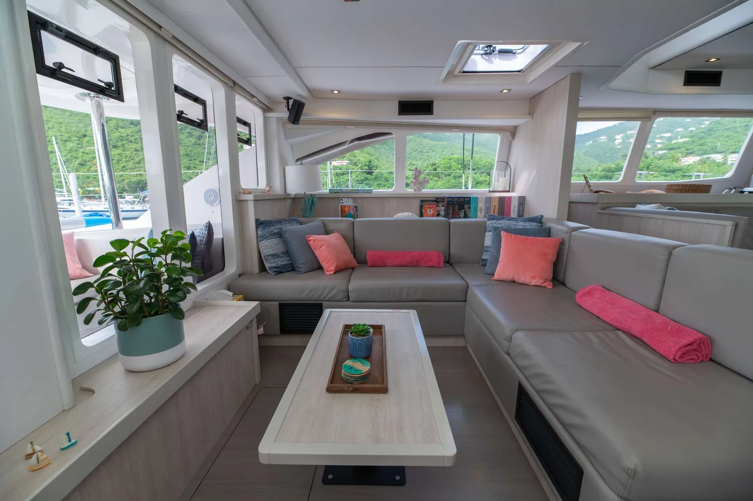 yacht-580893