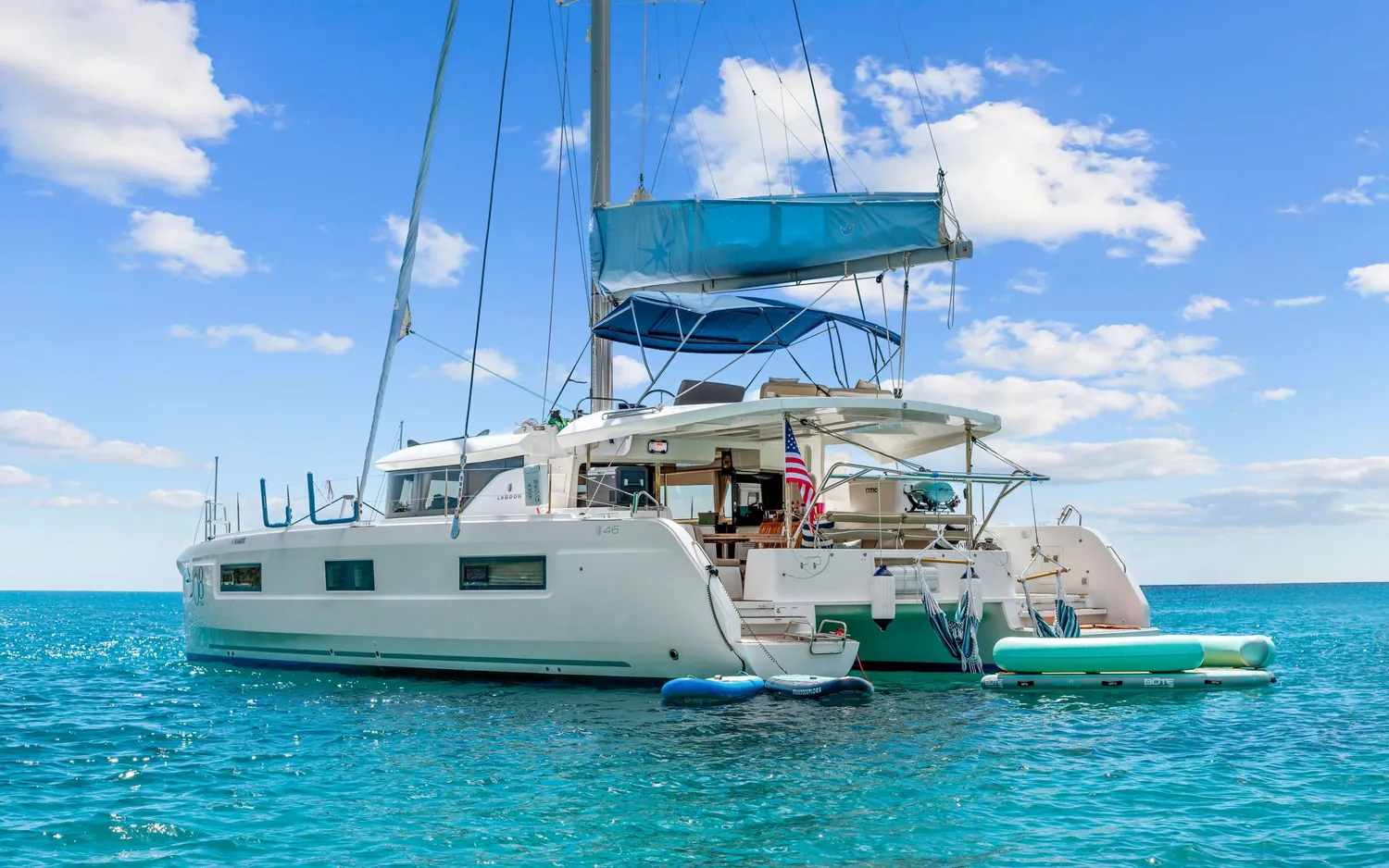 yacht-586142