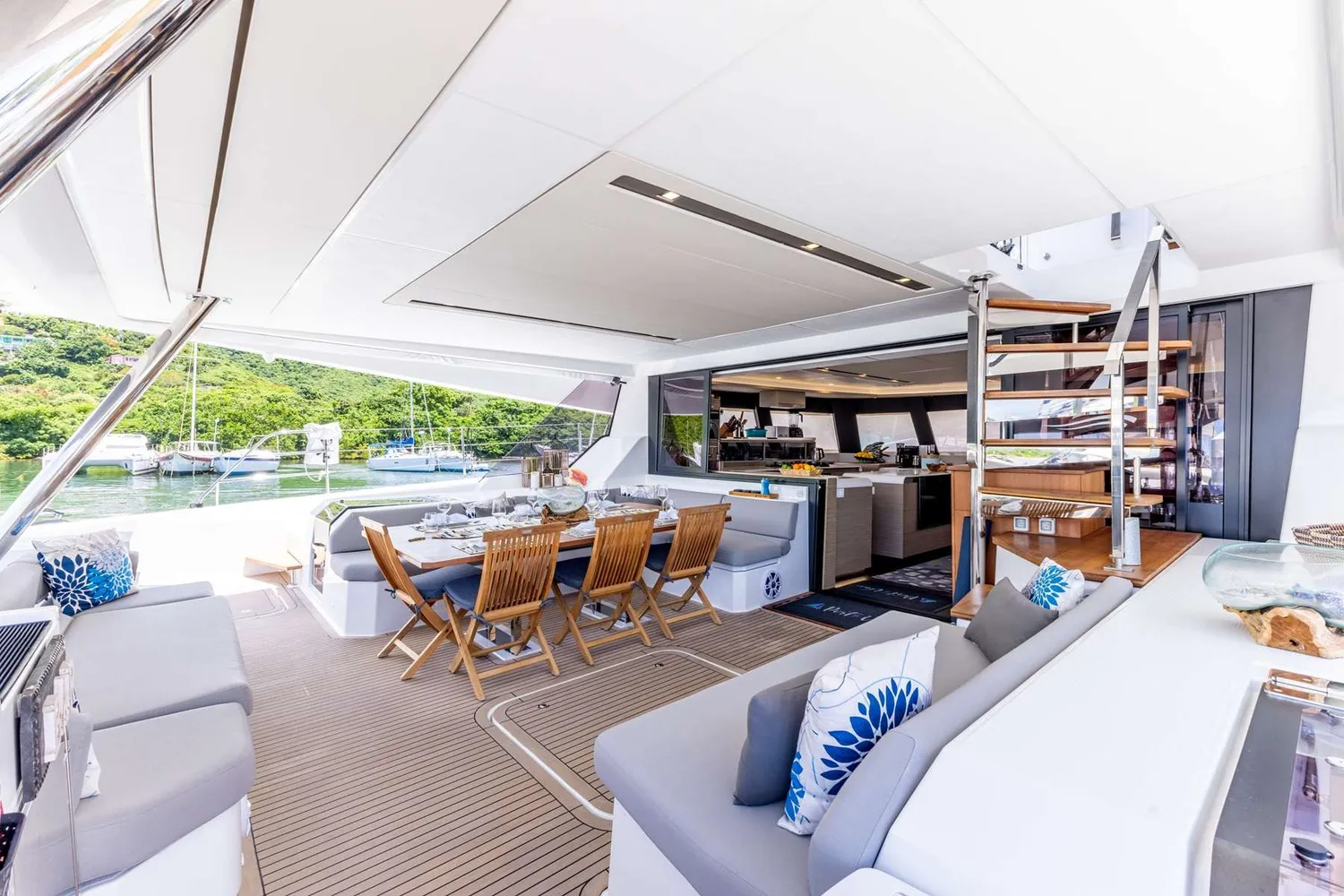 yacht-582530