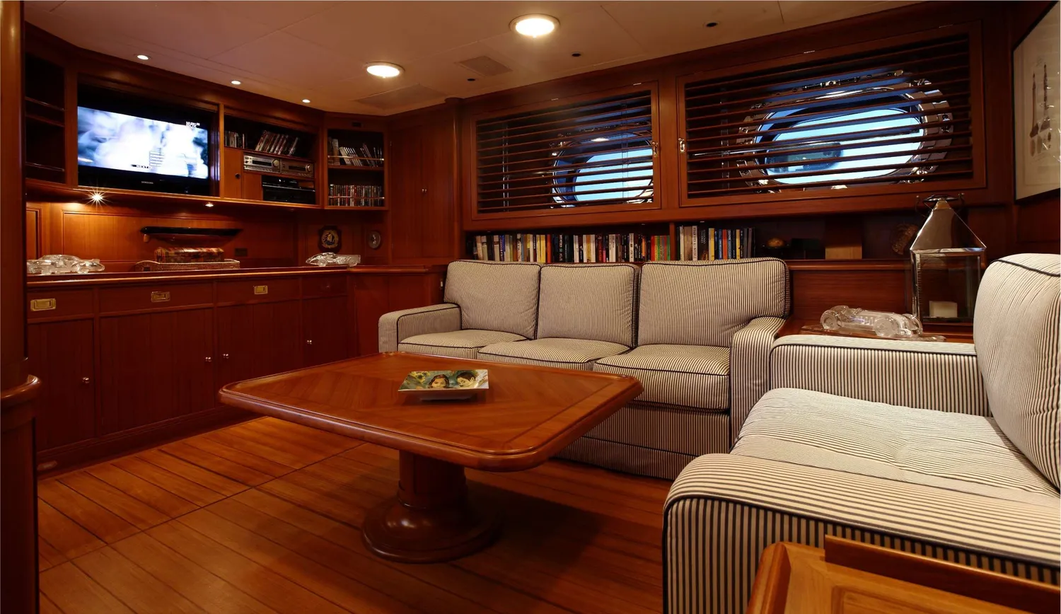 yacht-588058