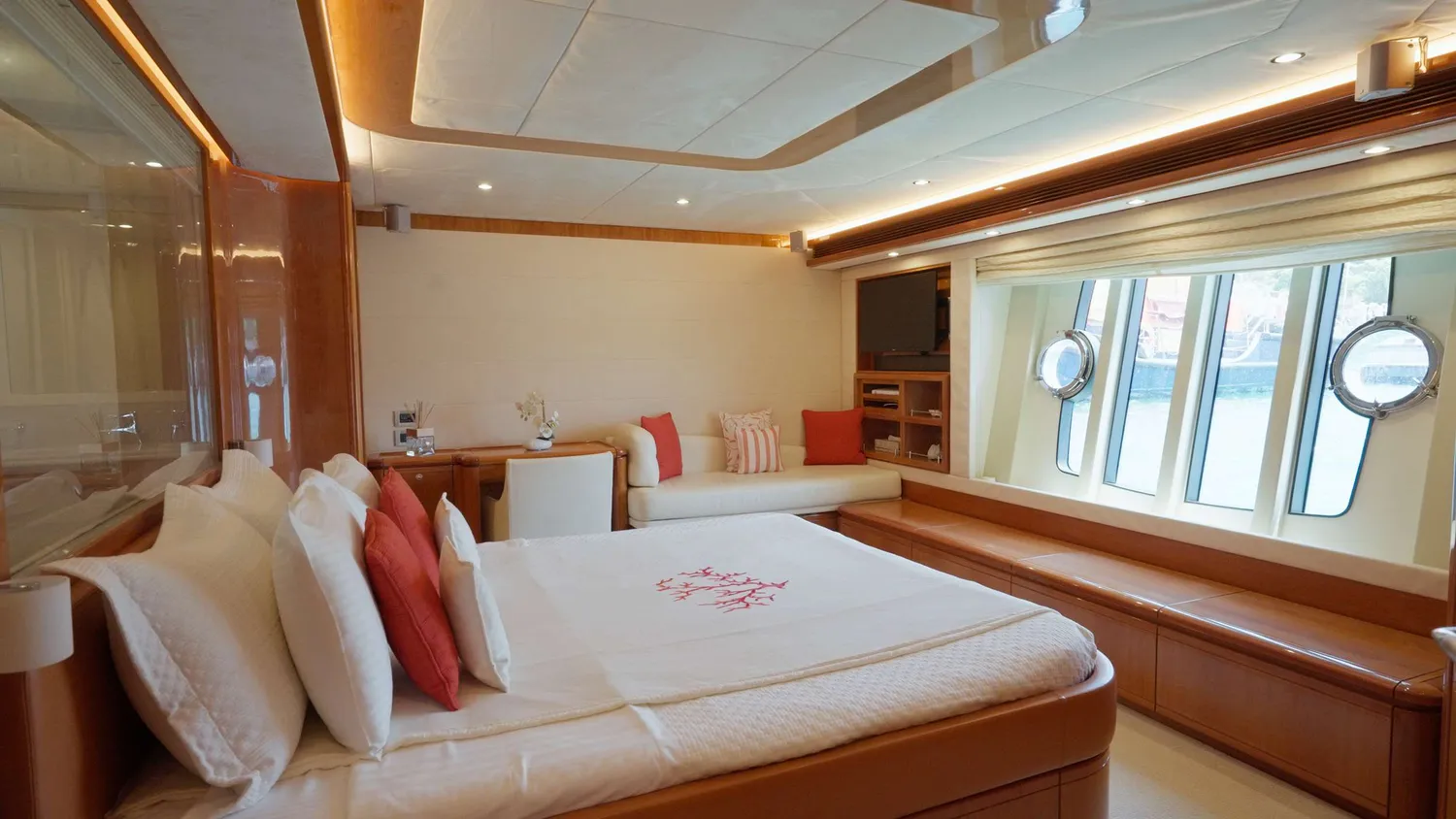 yacht-588712