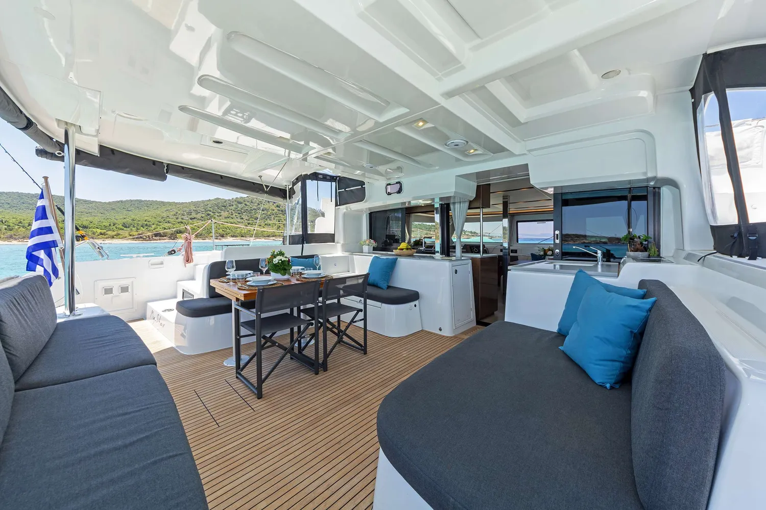 yacht-588675