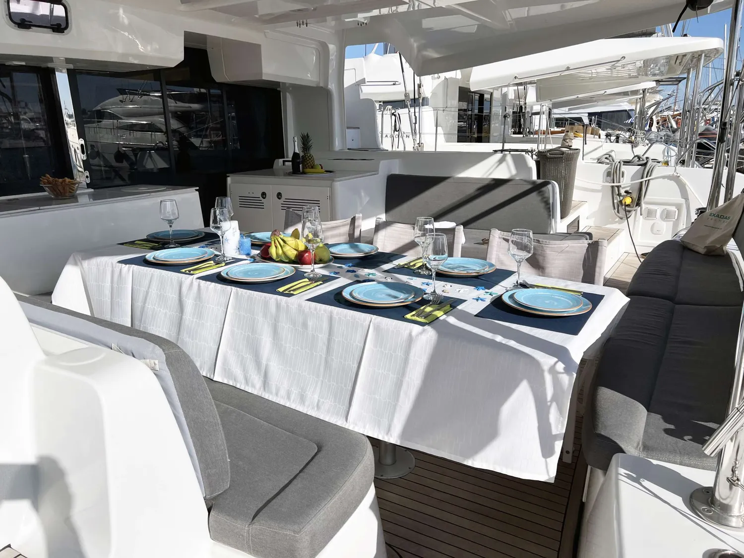 yacht-595713