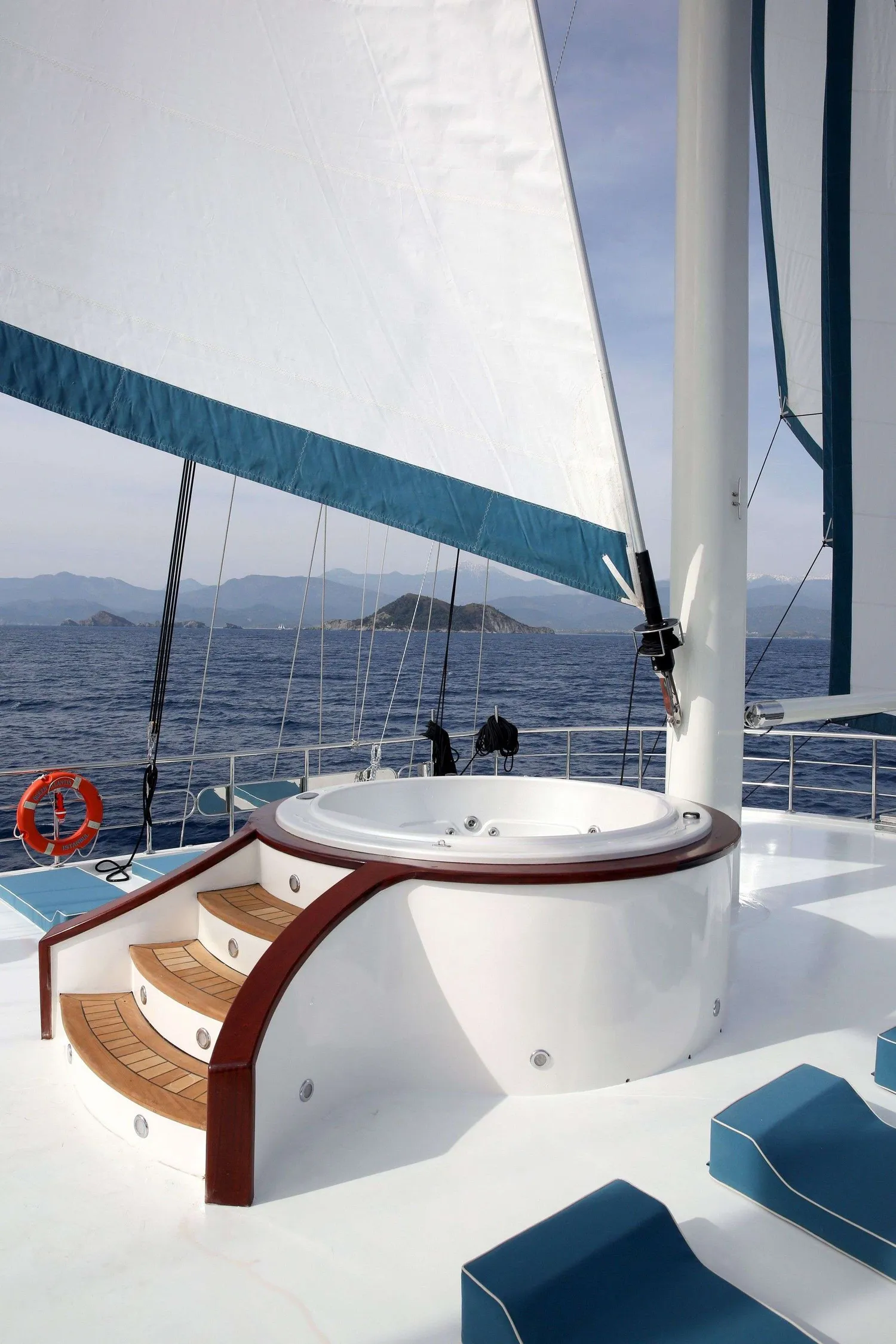 yacht-576611