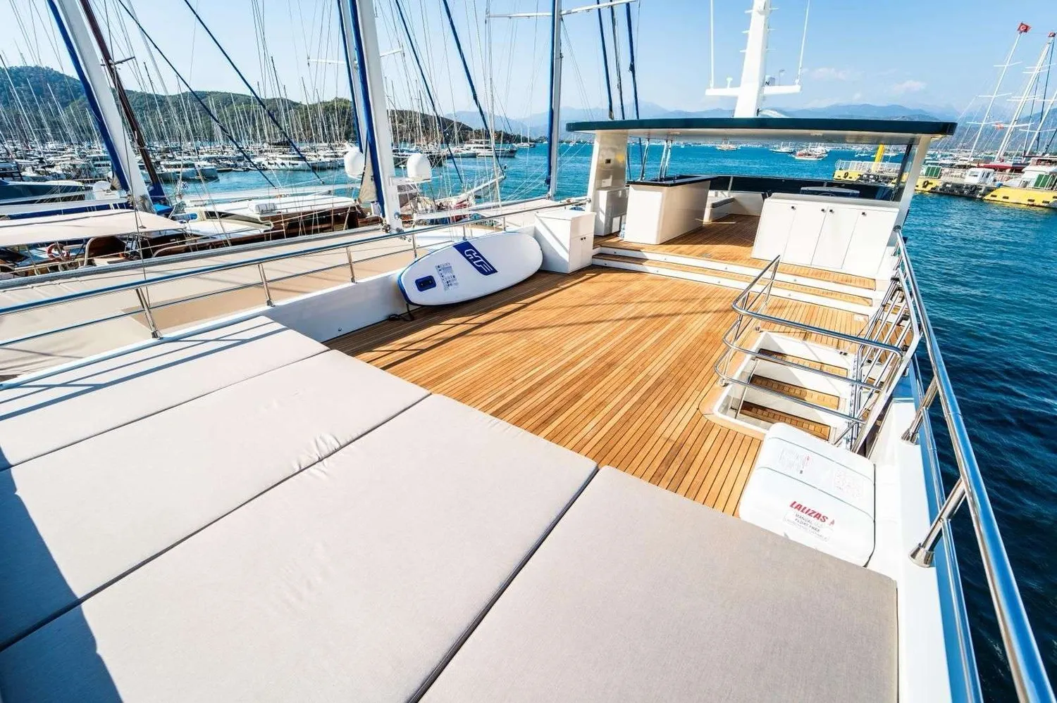 yacht-560309