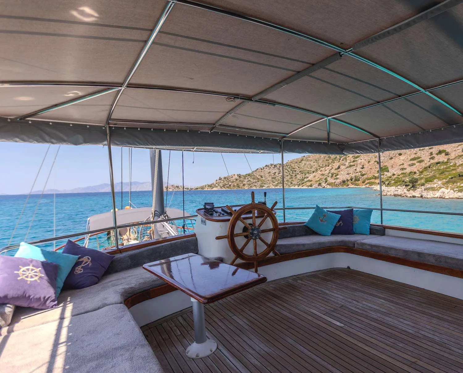 yacht-586856