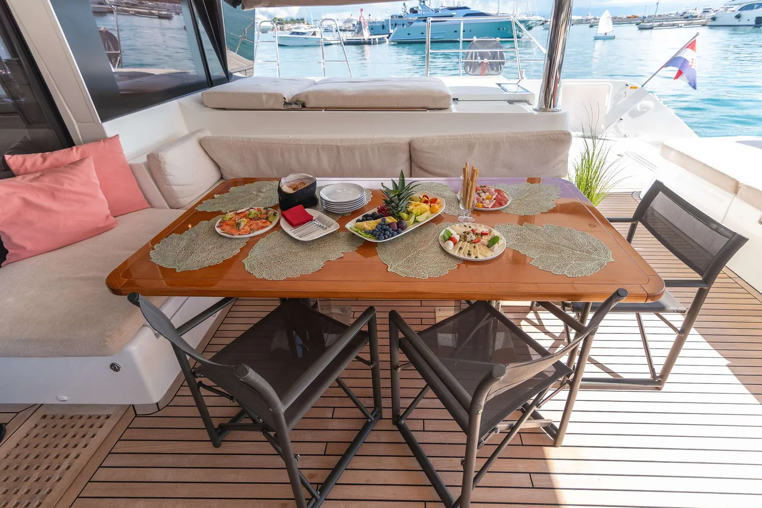 yacht-587923