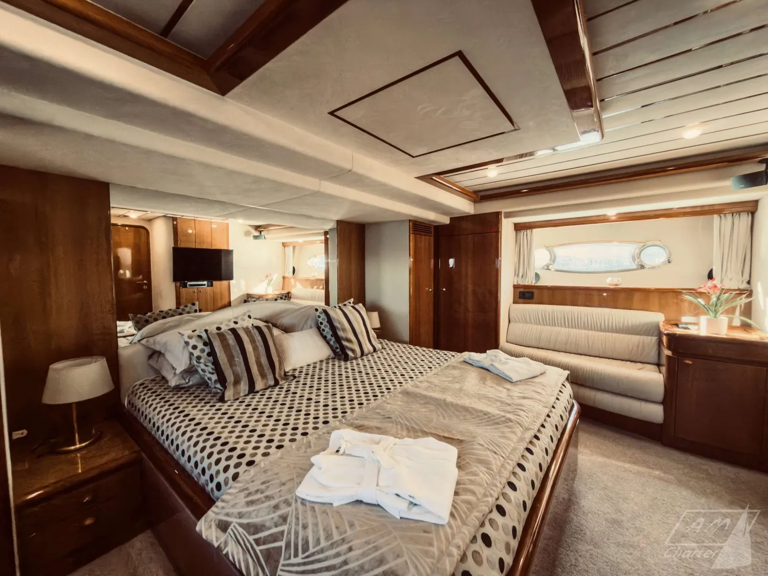 yacht-583678