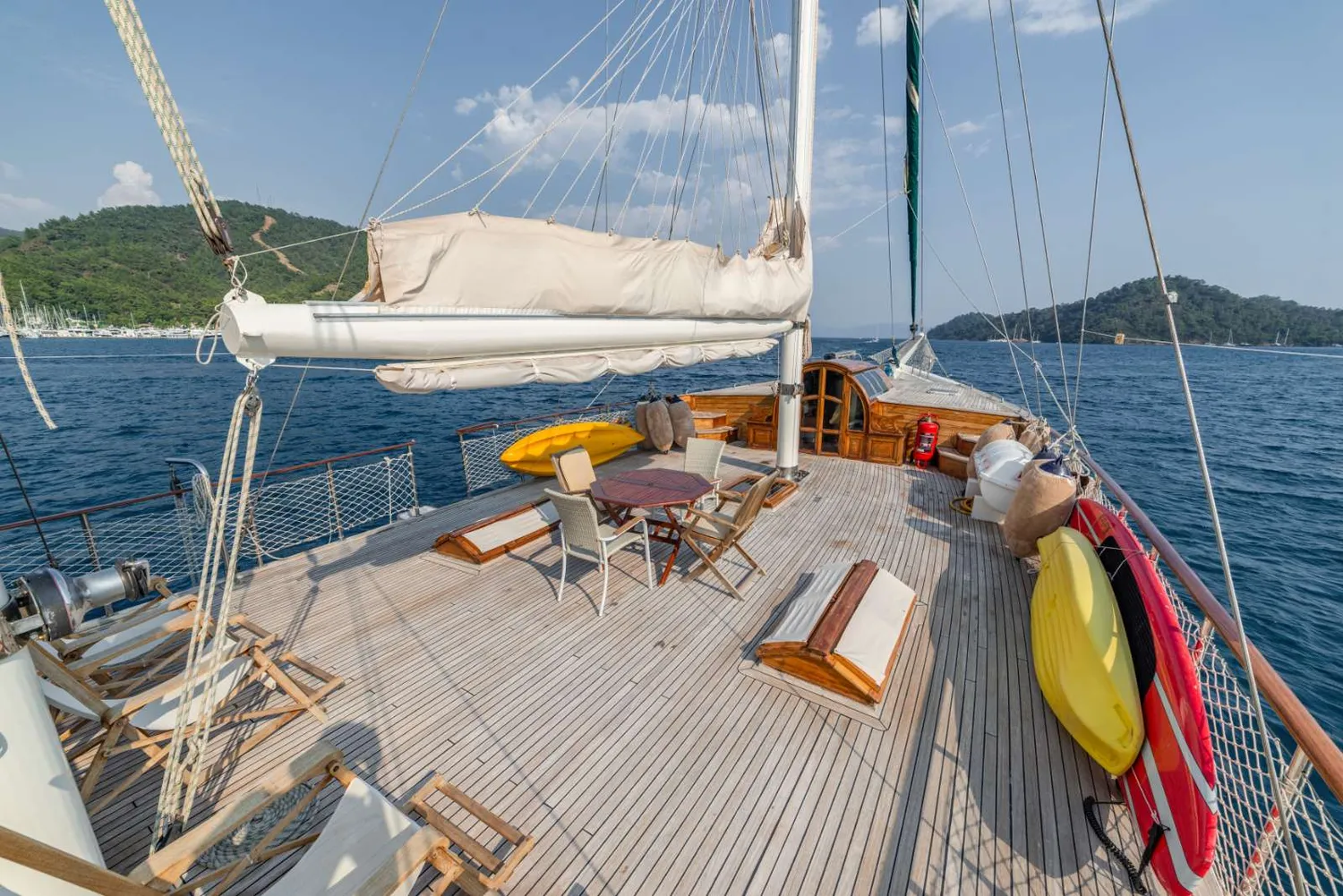 yacht-580389