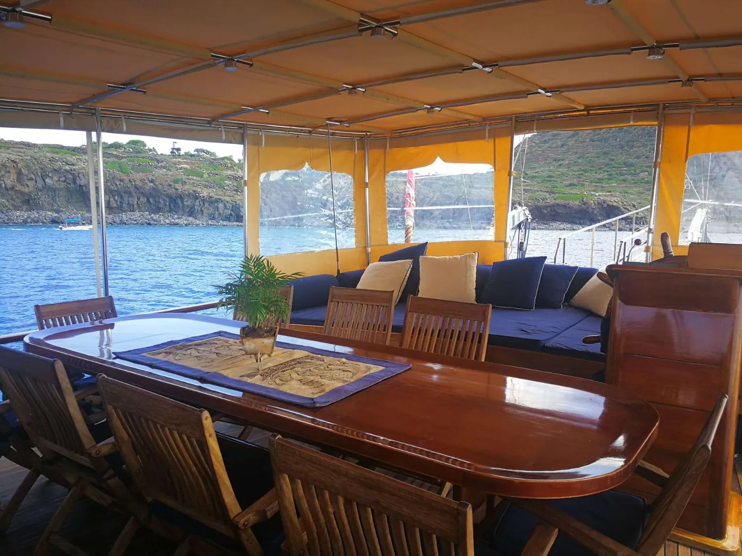 yacht-588137