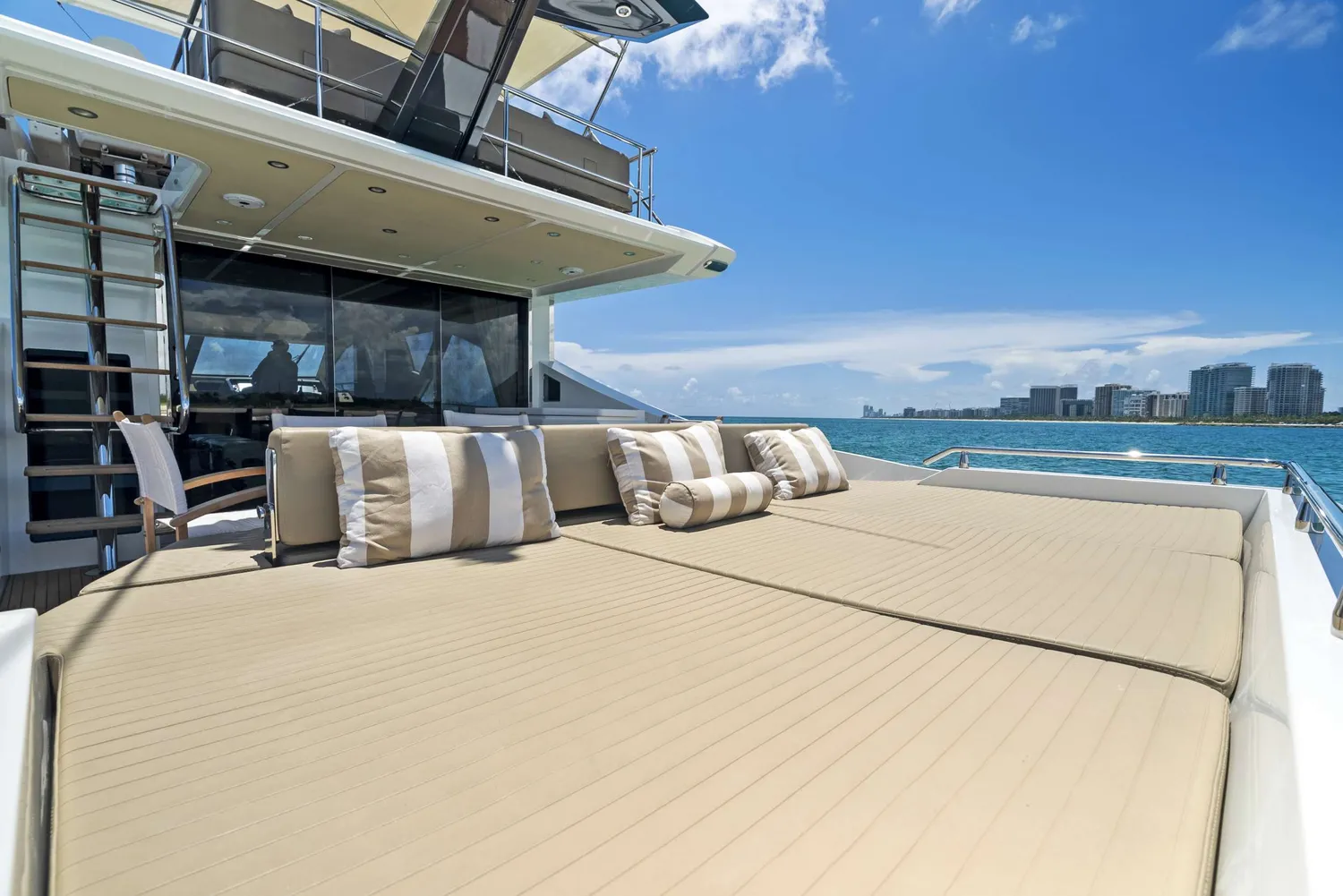 yacht-579776