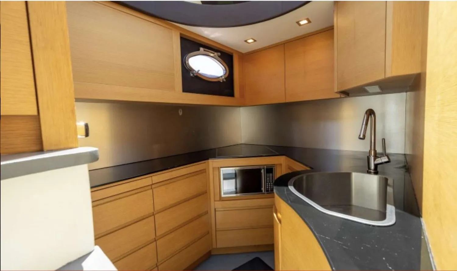 yacht-561359