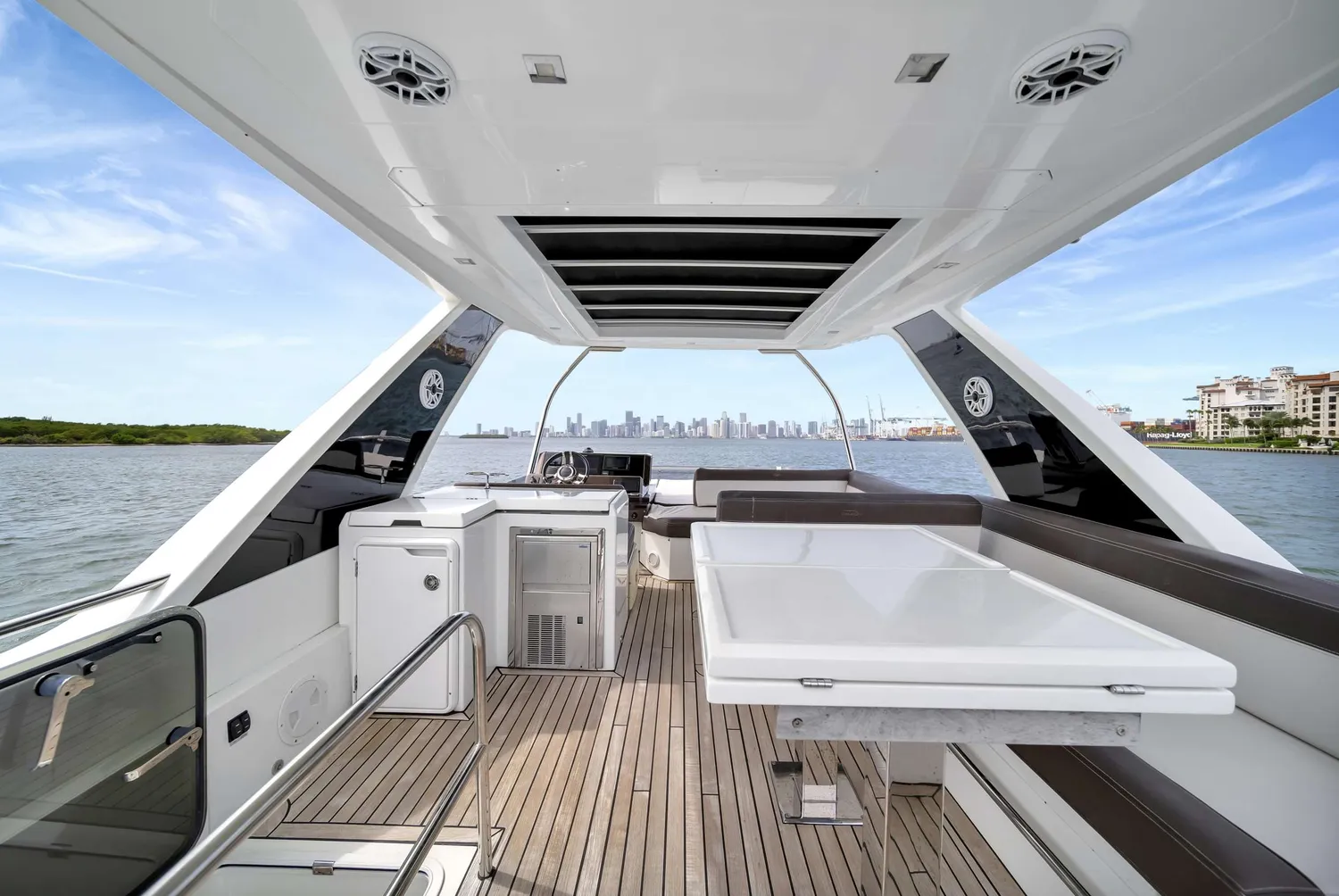 yacht-582389