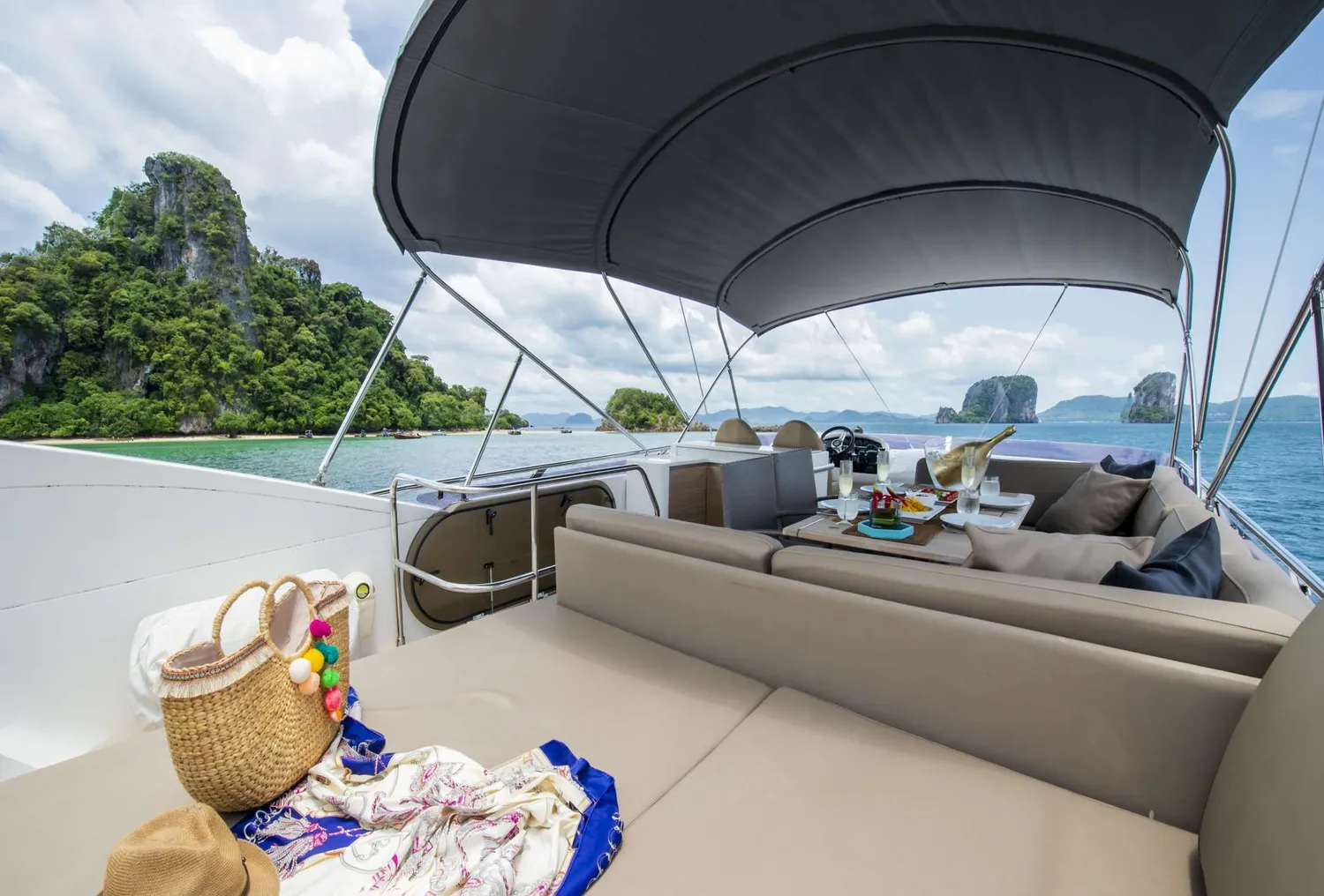 yacht-586835