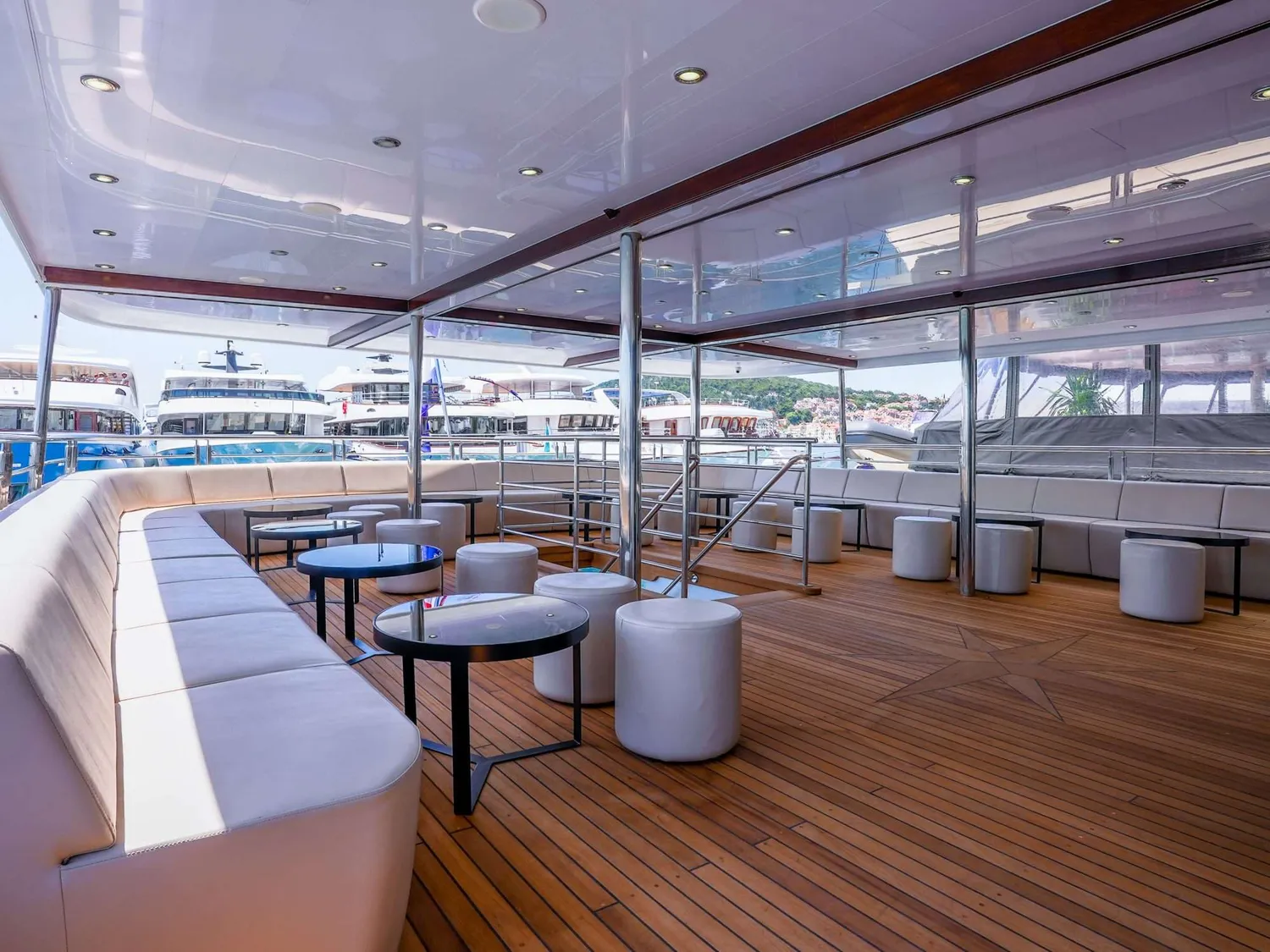 yacht-560611