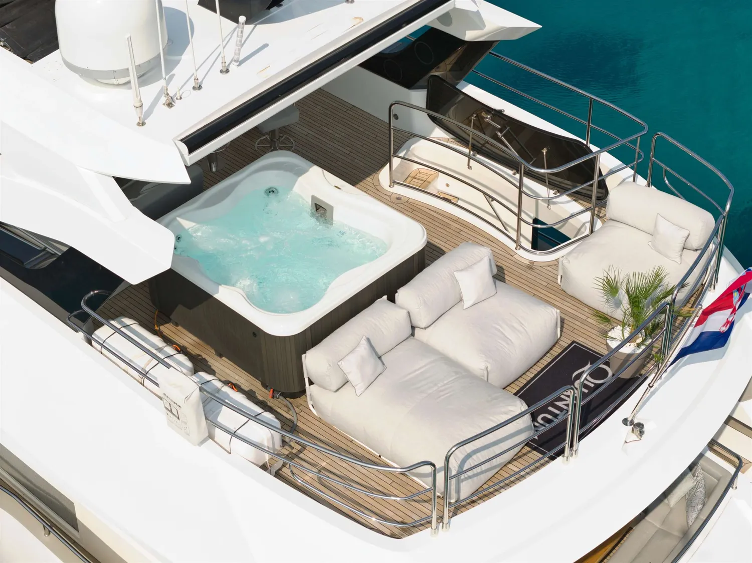 yacht-565117