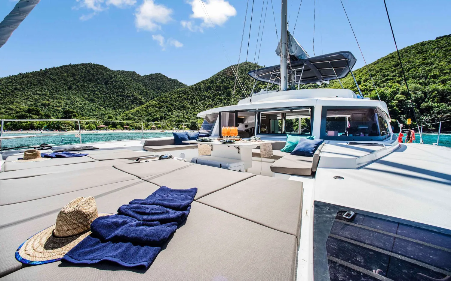 yacht-572798