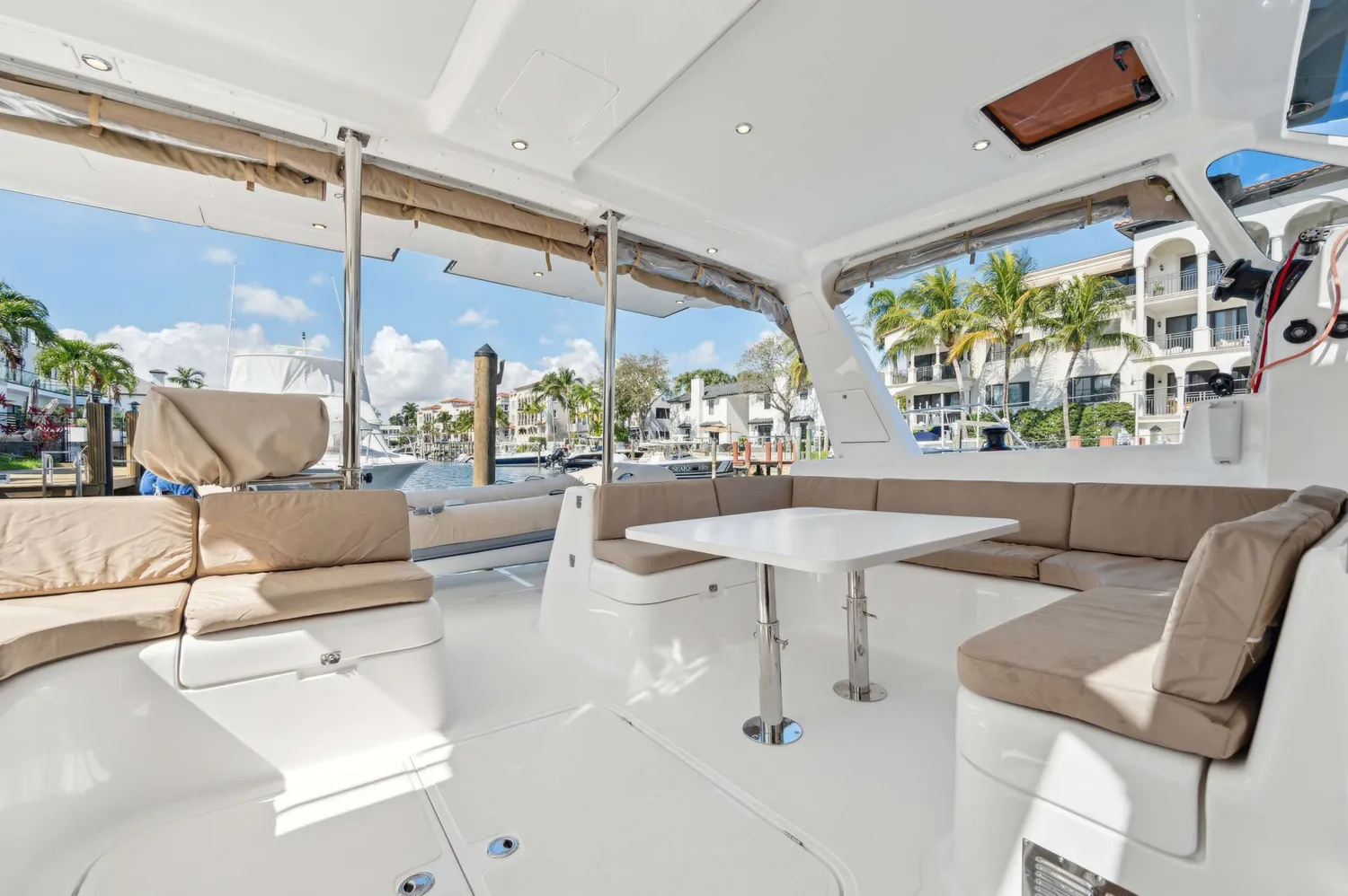 yacht-580152