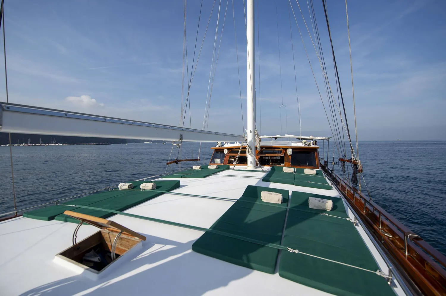 yacht-586347