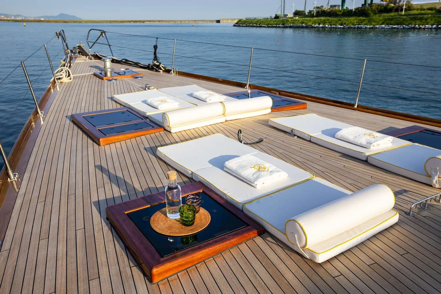 yacht-575437