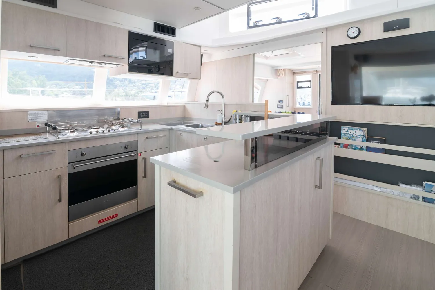 yacht-580976