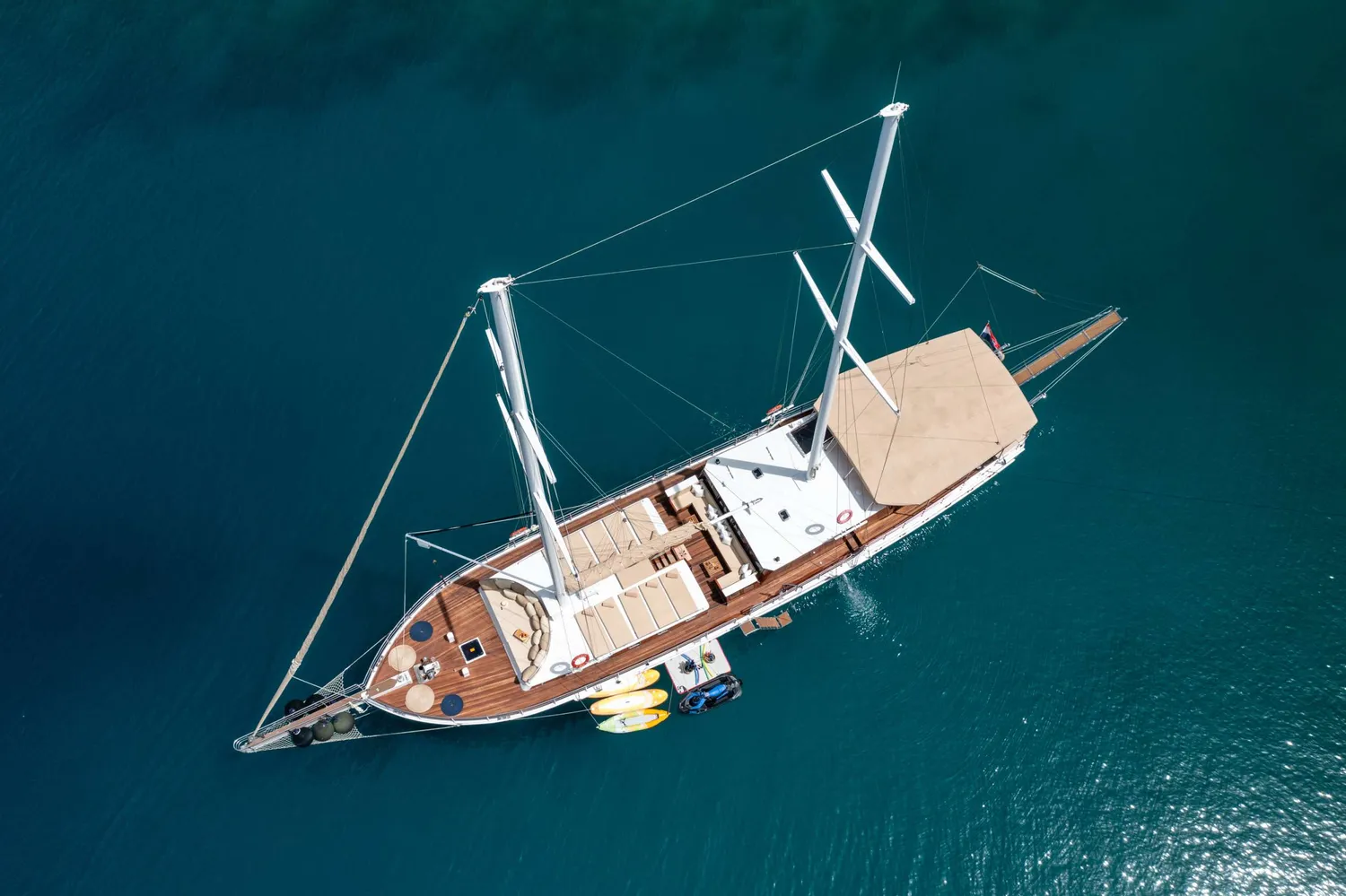 yacht-591375