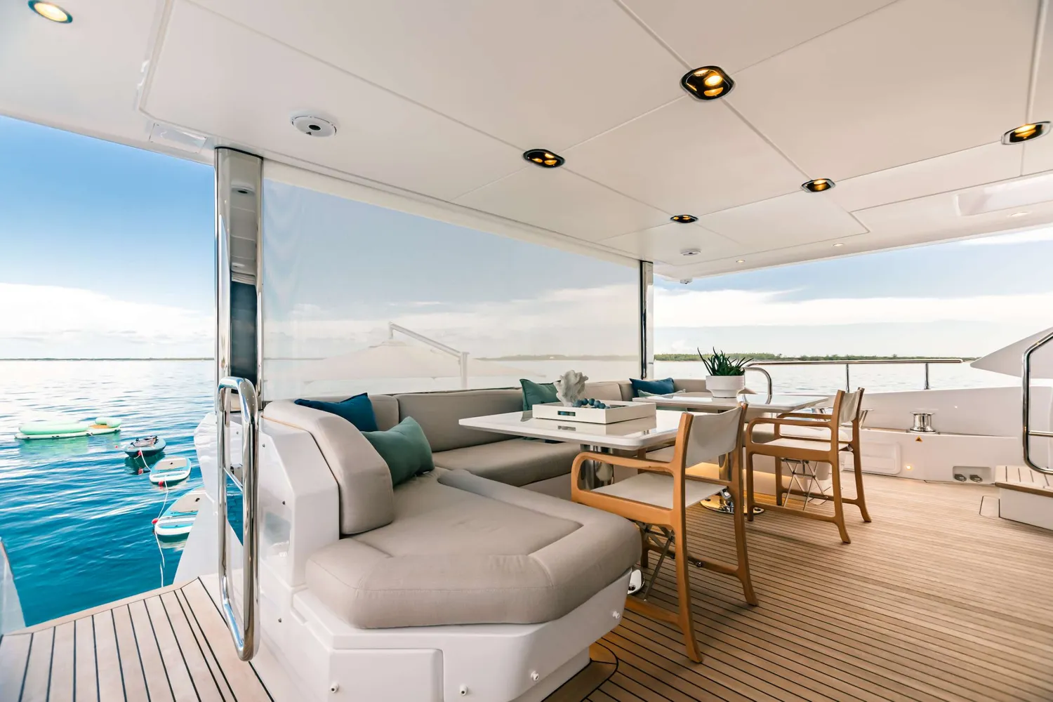 yacht-586127