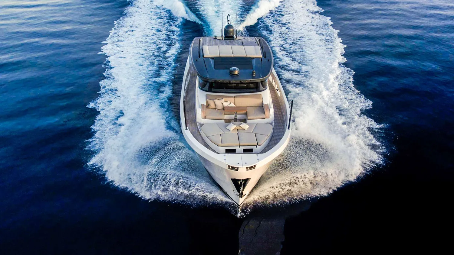 yacht-570880