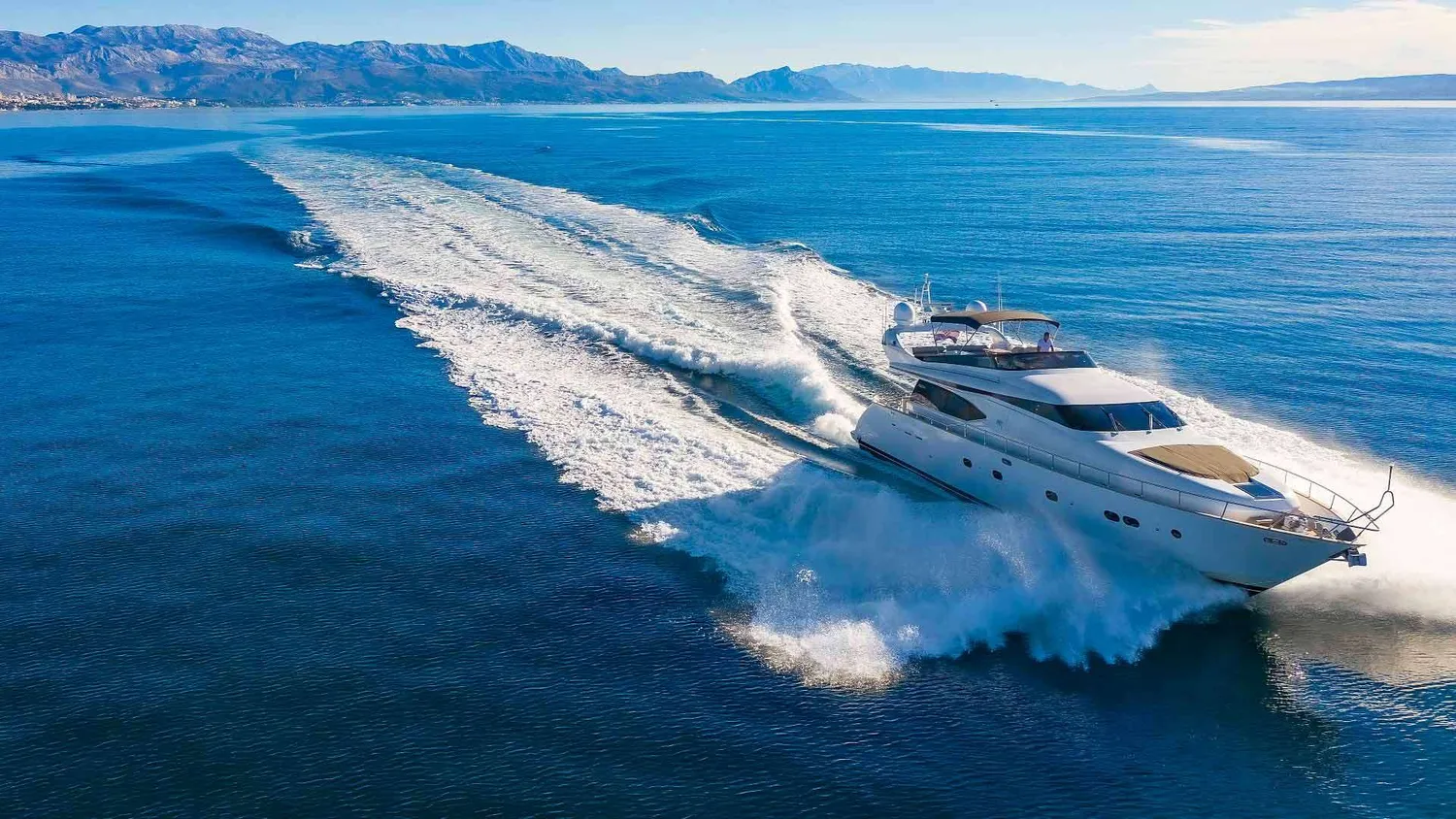 yacht-588827
