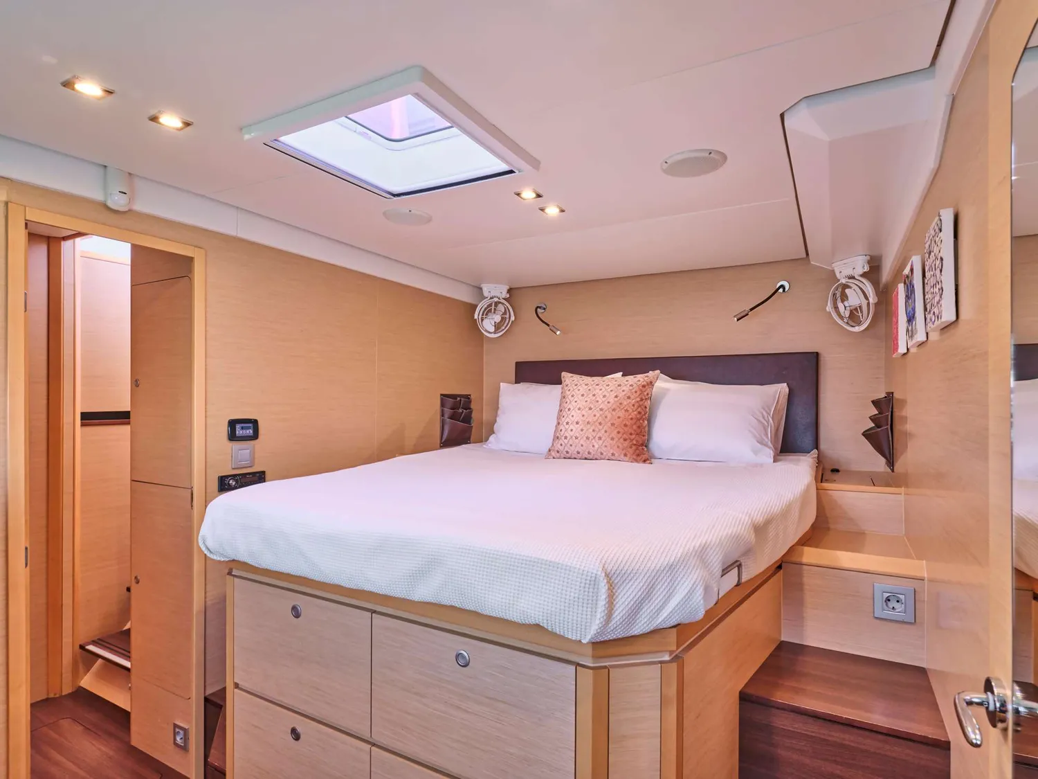 yacht-585205