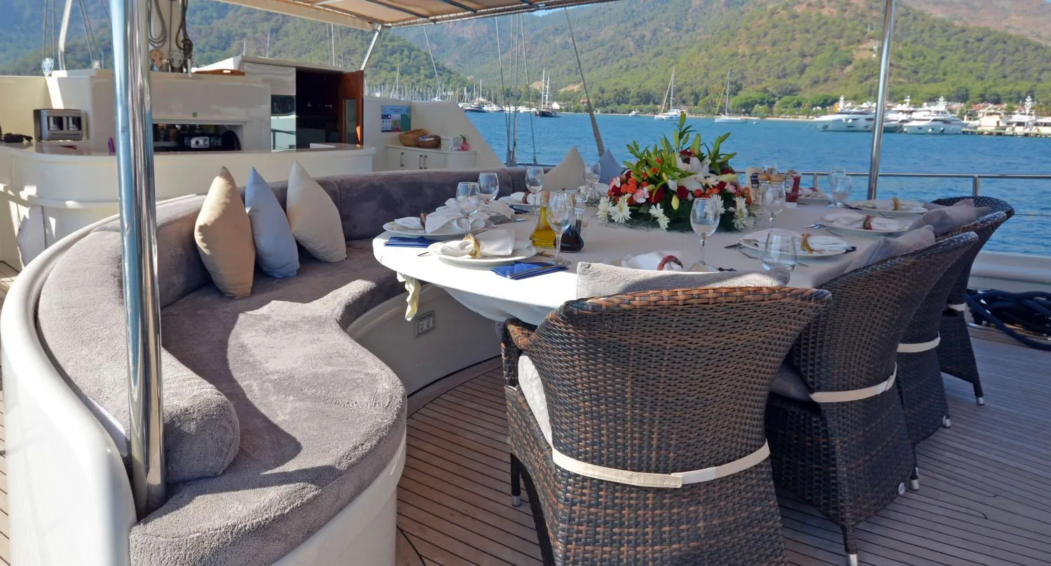 yacht-596589
