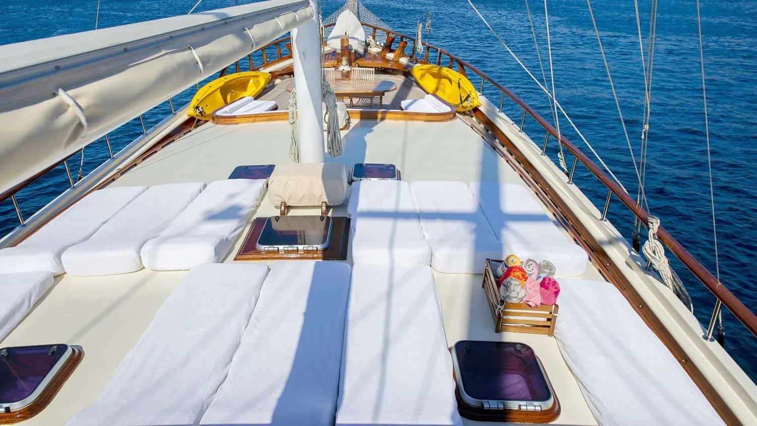 yacht-580490