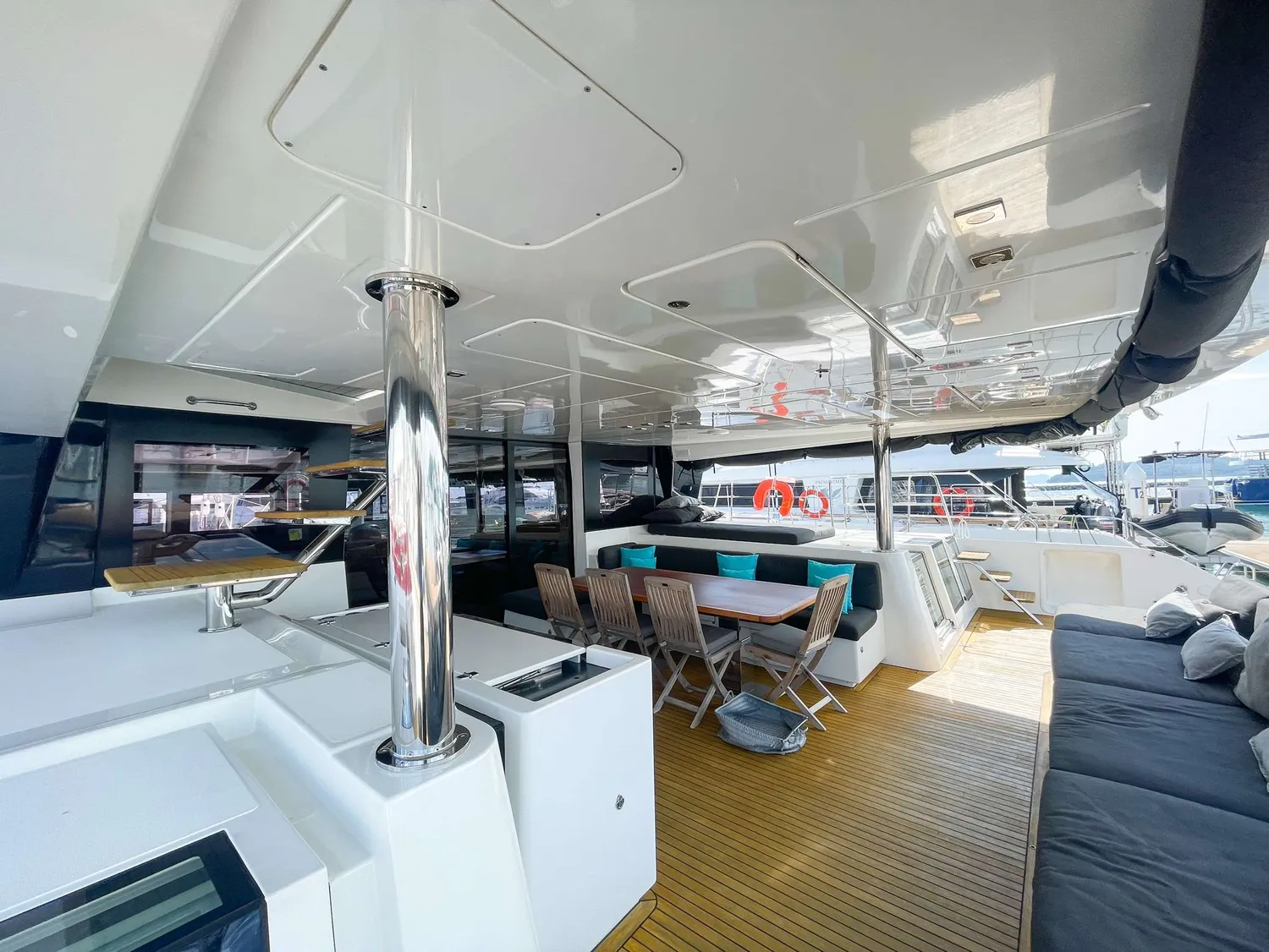 yacht-572703