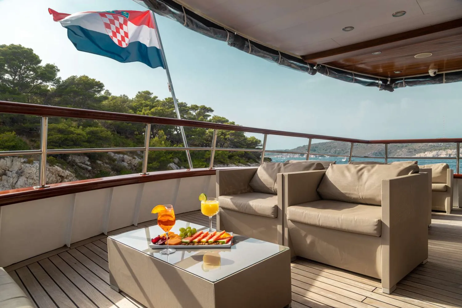 yacht-596069