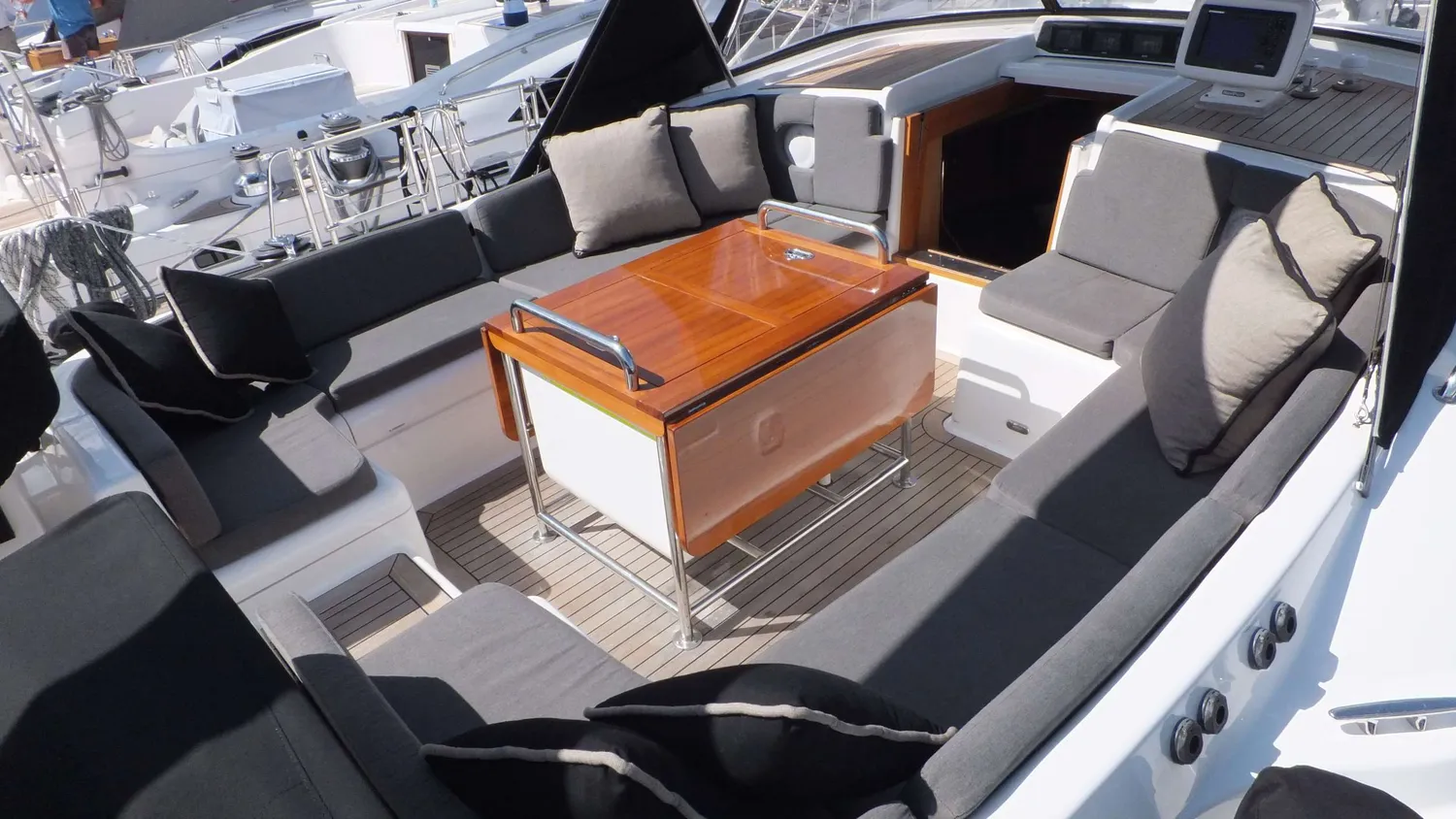 yacht-550392